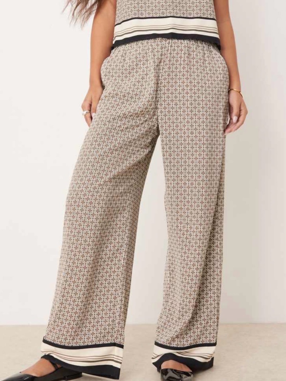 Abercrombie & Fitch "Drapey Pull On" Wide-Leg Pants with Contrast Hem